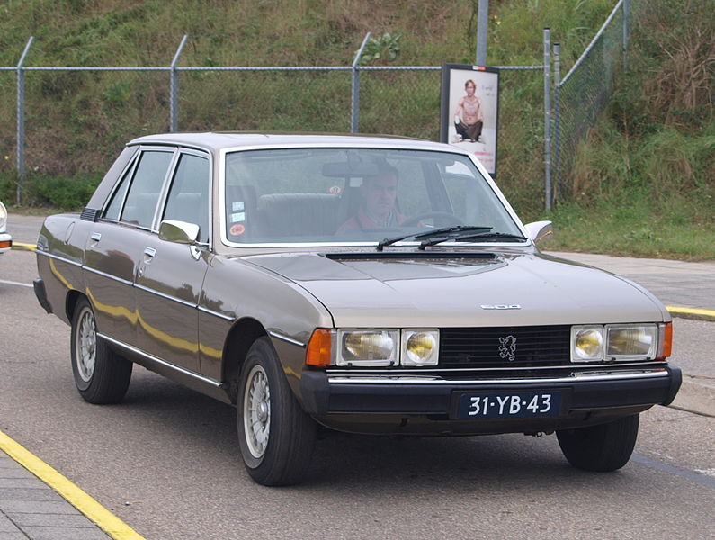 Nationale_oldtimerdag_Zandvoort_2010,_1976_PEUGEOT_604_A31.jpg